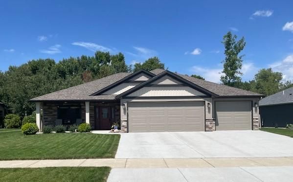 730 Pebble Creek Dr, Saint Cloud, MN 56303