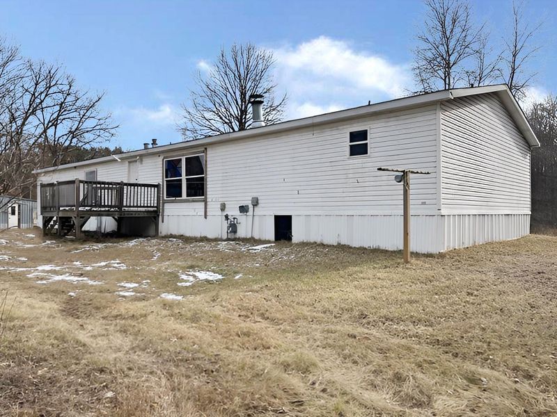 7515 Oak St W, Webster, WI 54893