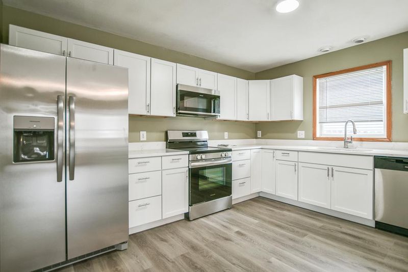 2005 Golden Valley Rd, Minneapolis, MN 55411