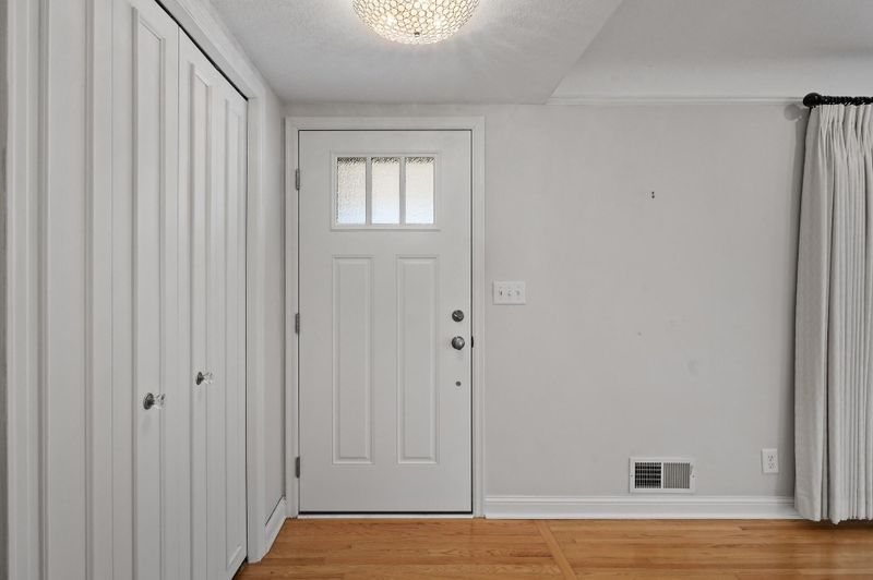 5105 Duggan Pz, Edina, MN 55439