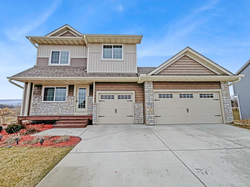 908 Burton Cir, Montrose, MN 55363