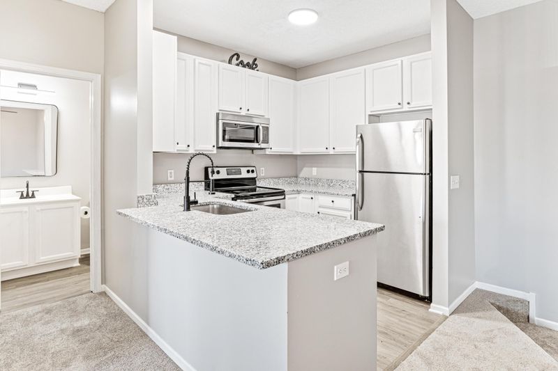 8636 Savanna Oaks Bay #H, Woodbury, MN 55125