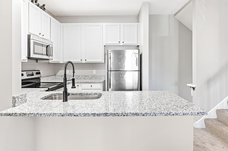 8636 Savanna Oaks Bay #H, Woodbury, MN 55125