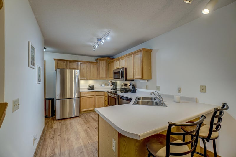 2063 Willow Cir, Centerville, MN 55038