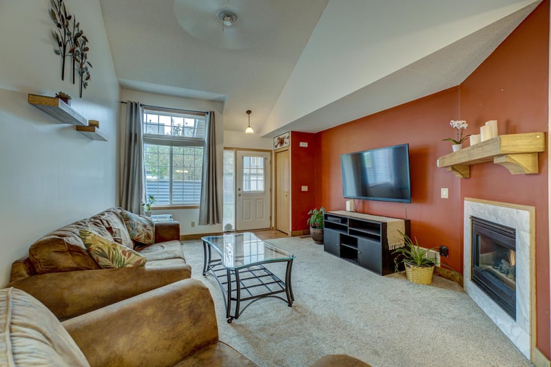 2063 Willow Cir, Centerville, MN 55038