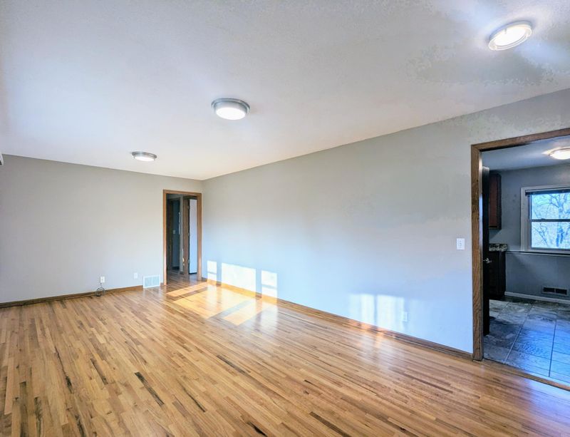 8619 Hamlet Ave S, Cottage Grove, MN 55016