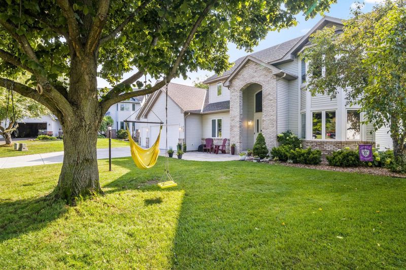 4195 Granite Ct, Eagan, MN 55123