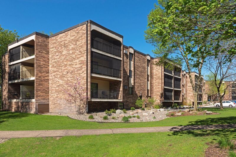 10441 Greenbrier Rd #107, Minnetonka, MN 55305
