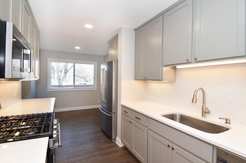 6256 Meadowlark Ln N, Maple Grove, MN 55369