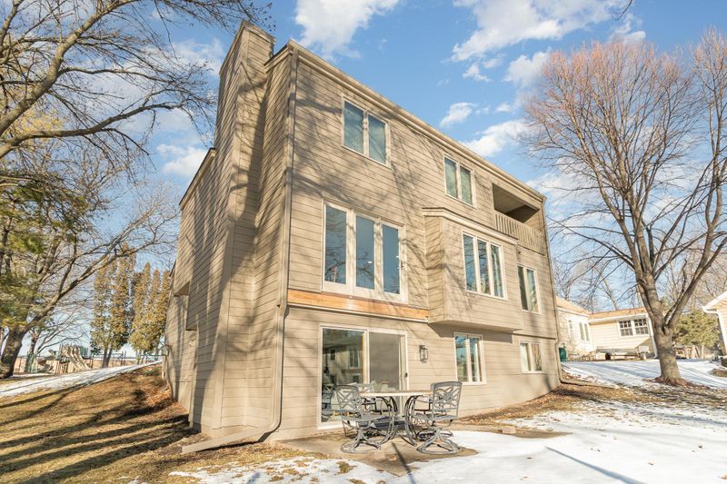 7723 Frontier Trl, Chanhassen, MN 55317