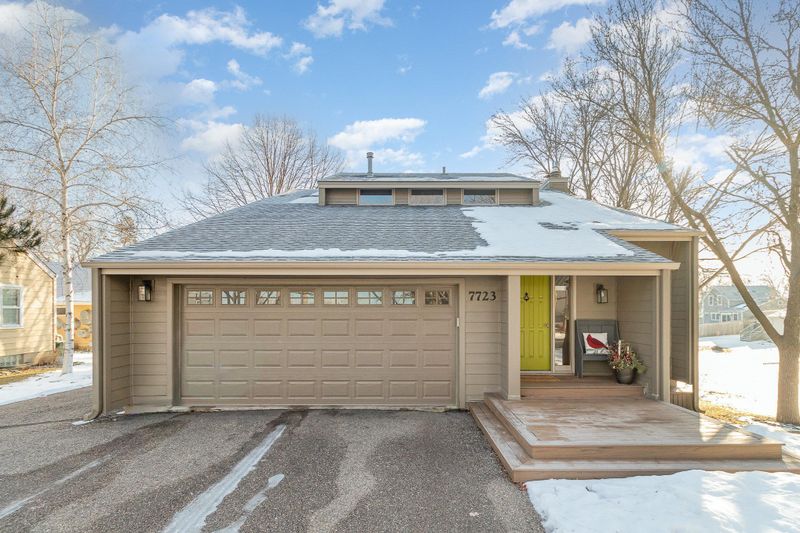 7723 Frontier Trl, Chanhassen, MN 55317