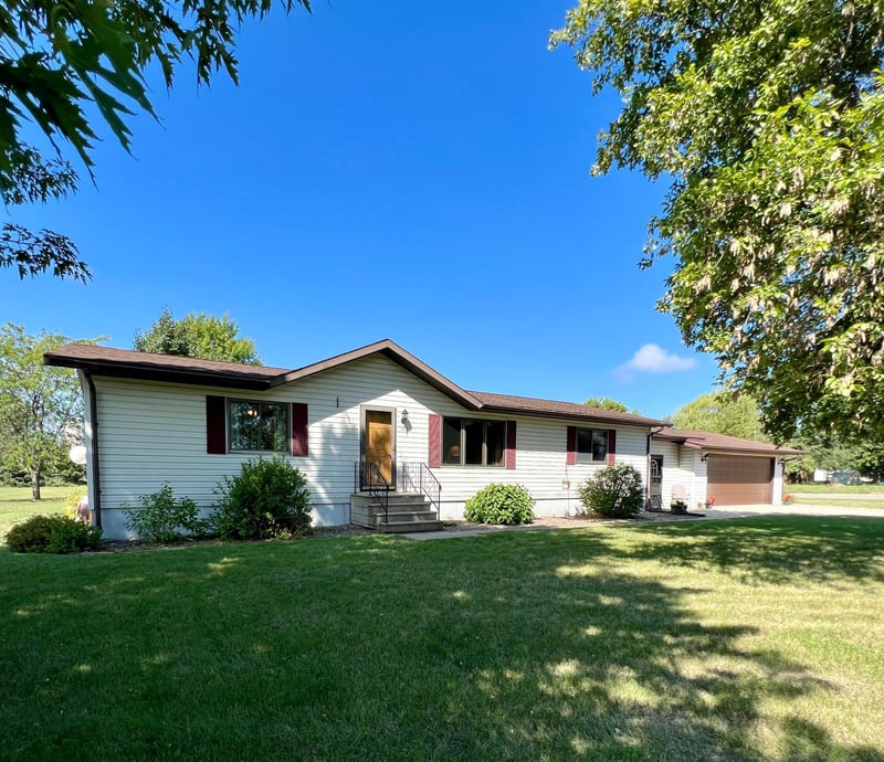 203 Co Hwy 10, Vesta, MN 56292