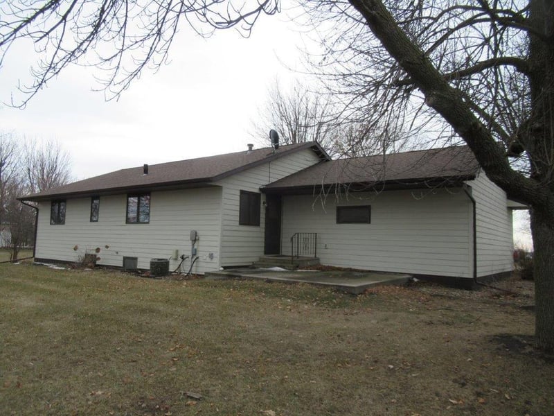 11930 112 St, Leota, MN 56153