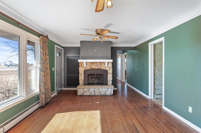 8207 W Broadway Ave, Columbus, MN 55025