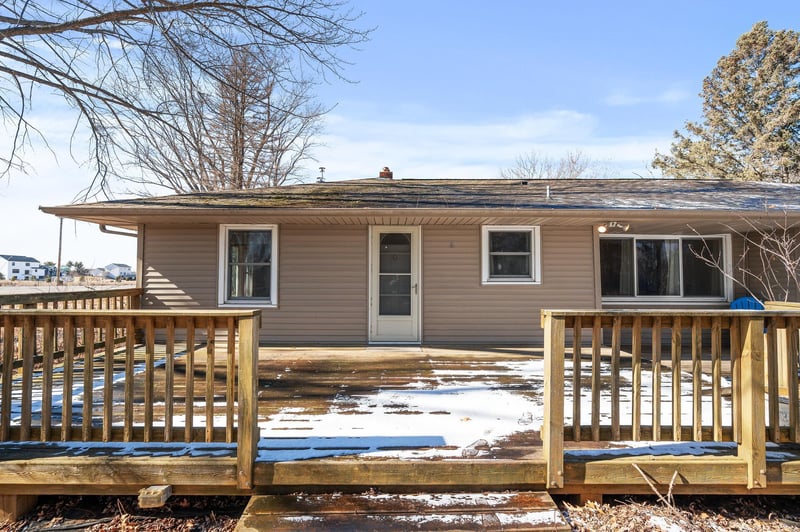 8207 W Broadway Ave, Columbus, MN 55025