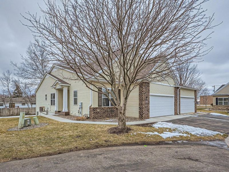2442 Beech St W, Rosemount, MN 55068