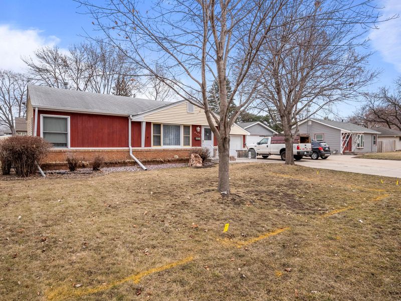 8533 Bryant Ave S, Bloomington, MN 55420