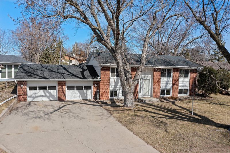 3424 W 87th St, Bloomington, MN 55431