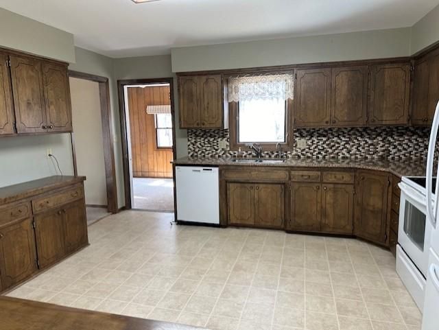 1650 River Rd, Windom, MN 56101