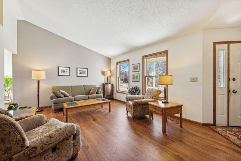 2520 Colony Cir, Saint Cloud, MN 56303
