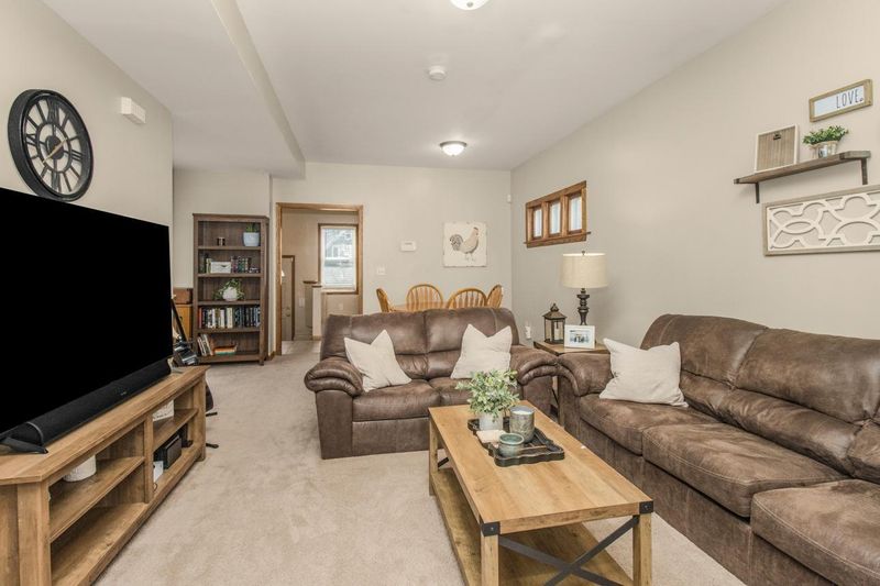 1178 Rose Ave E, Saint Paul, MN 55106