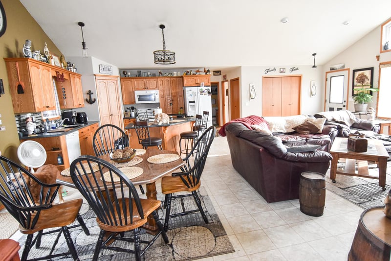 411 Sutton St, Argyle, MN 56713