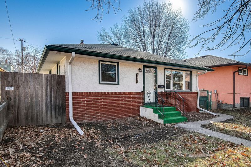 1596 Woodbridge St, Saint Paul, MN 55117
