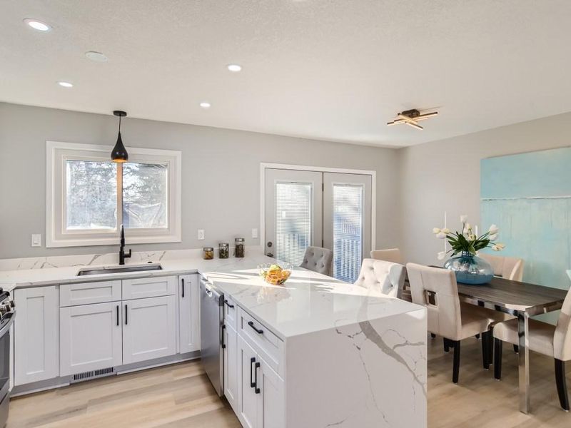 8935 Vinewood Ln N, Maple Grove, MN 55369