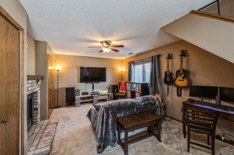 8850 N Maplebrook Ct, Brooklyn Park, MN 55445