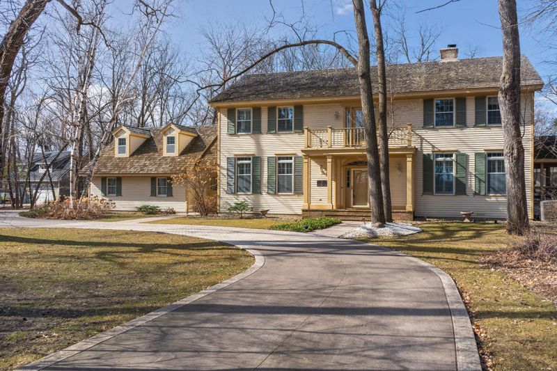 9 Evergreen Rd, North Oaks, MN 55127