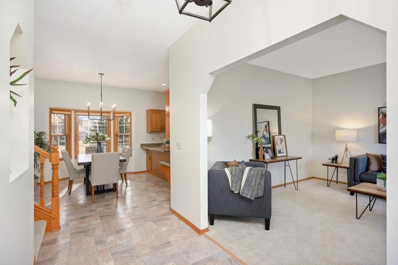 1163 Sunset Dr, Woodbury, MN 55125