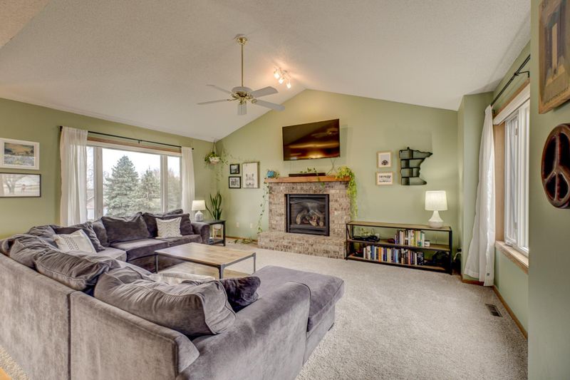 1151 Lakewood Dr S, Maplewood, MN 55119