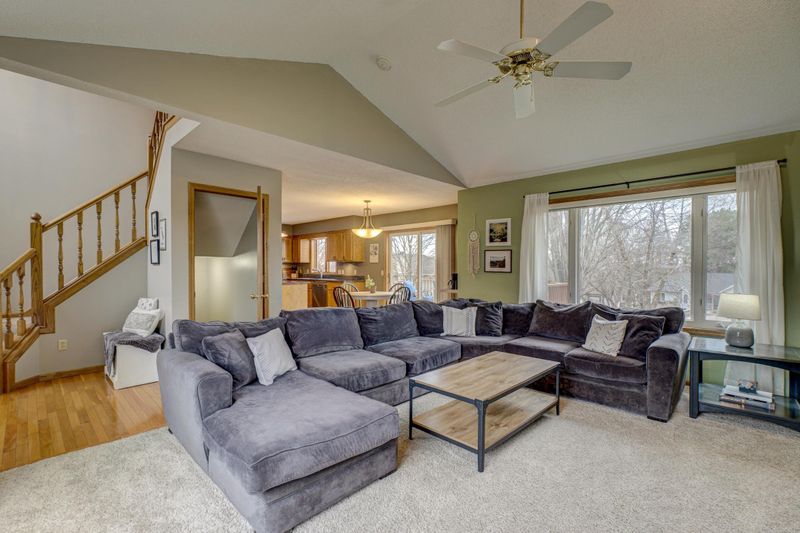1151 Lakewood Dr S, Maplewood, MN 55119