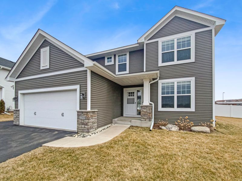 7598 Waterlily Way, Shakopee, MN 55379
