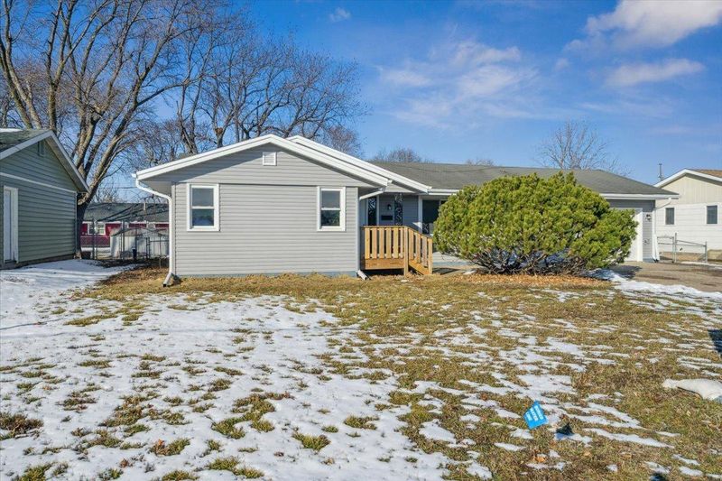 706 Adams St S, Shakopee, MN 55379