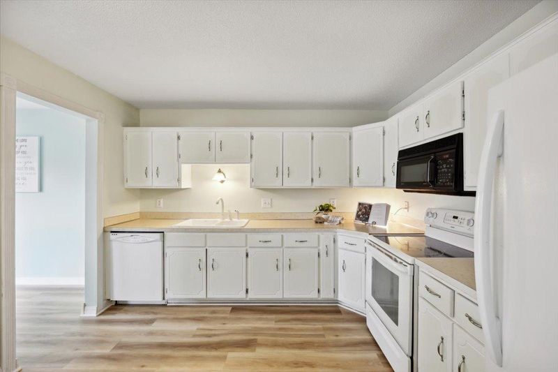 9474 Monroe St NE, Blaine, MN 55434