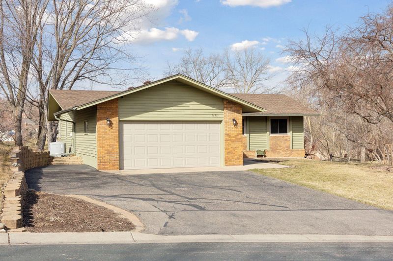 7575 Mariner Dr, Maple Grove, MN 55311