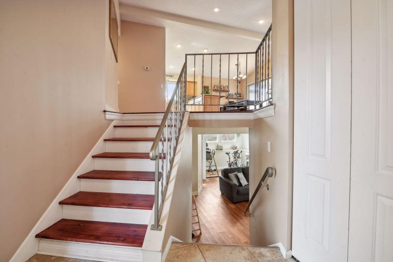 8775 Darnel Rd, Eden Prairie, MN 55344