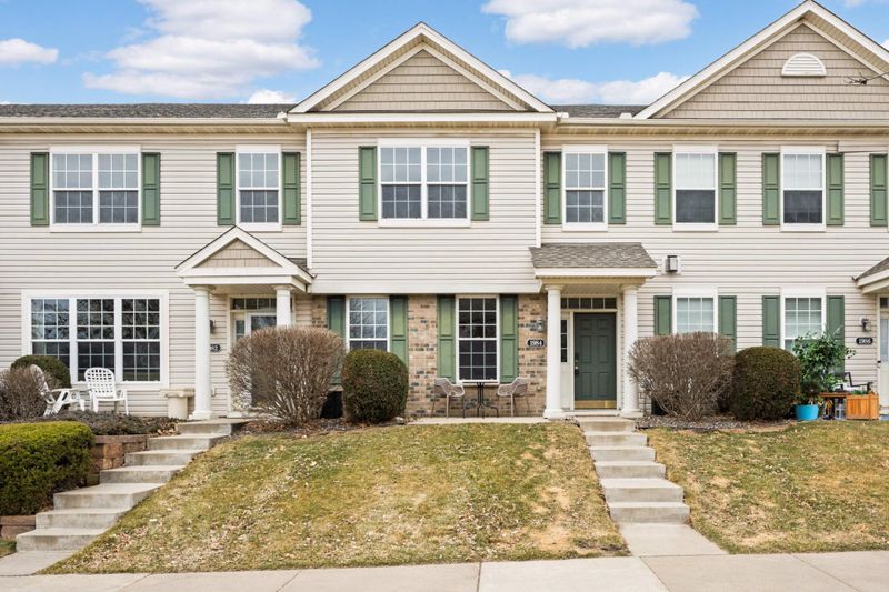 1984 Clover Ridge Dr, Chaska, MN 55318