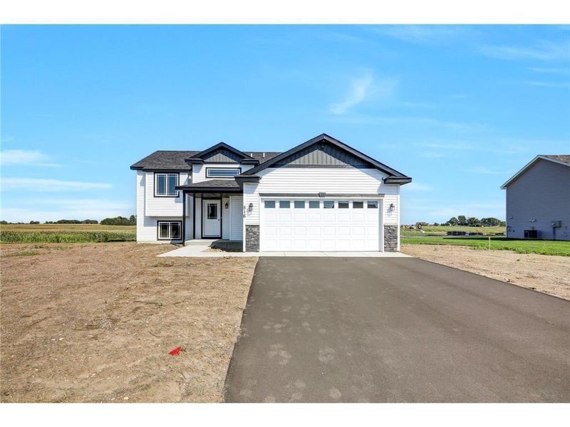112 Collina Cir, Avon, MN 56310