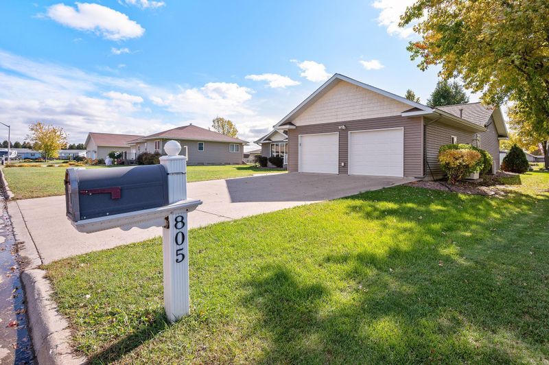805 E 2nd St N, Truman, MN 56088