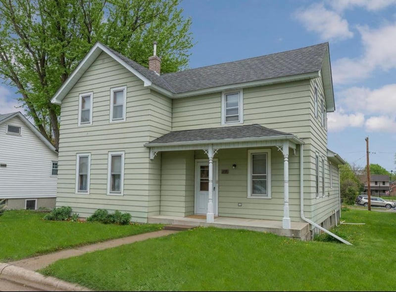 108 Bluejay Ave, Mayer, MN 55360