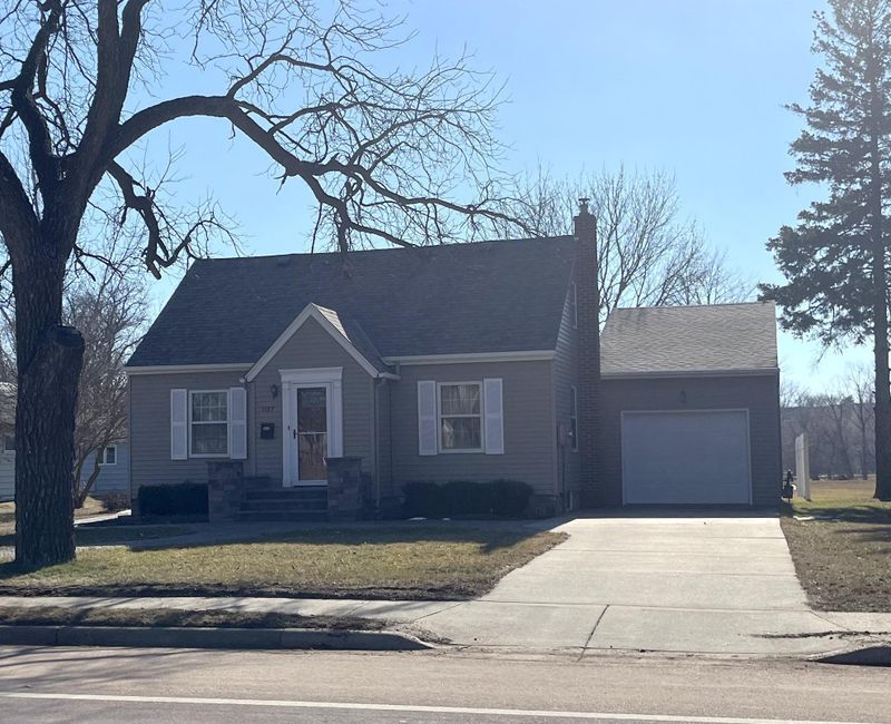 1187 River Rd, Windom, MN 56101