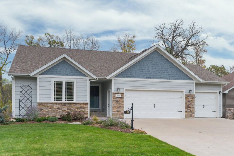 109 Goldfinch Ct, Mankato, MN 56001