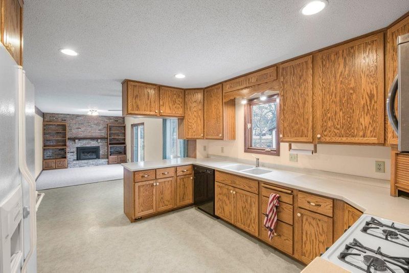 11822 99th Pl N, Maple Grove, MN 55369