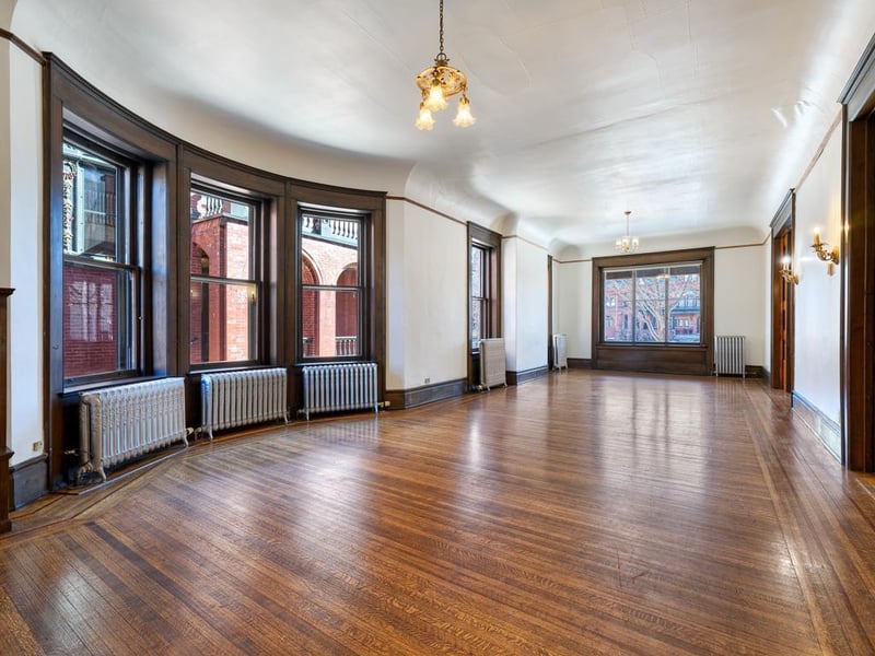 335 Summit Ave, Saint Paul, MN 55102