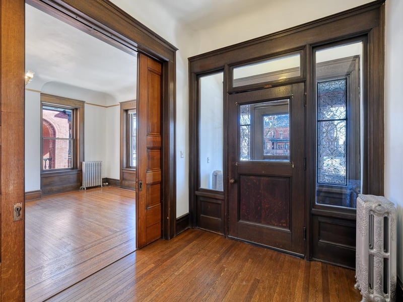335 Summit Ave, Saint Paul, MN 55102