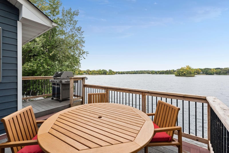 765 Crystal Lake Rd E, Burnsville, MN 55306
