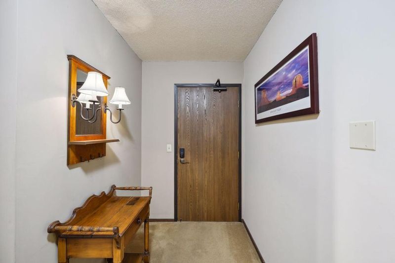5697 Green Circle Dr #118, Minnetonka, MN 55343