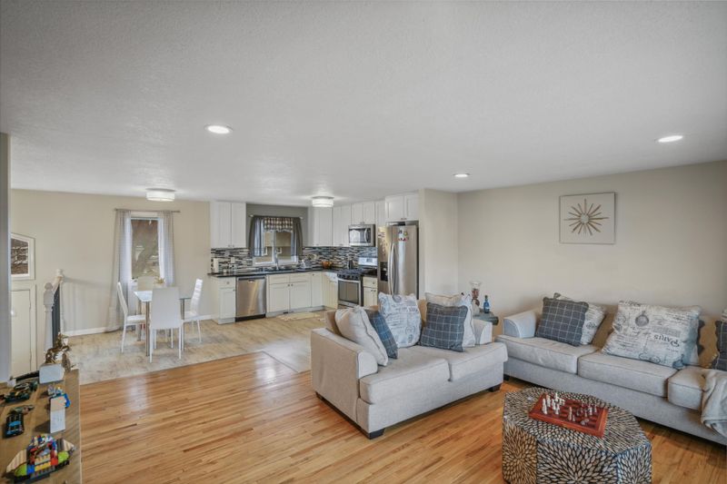 321 110th Ave NW, Coon Rapids, MN 55448